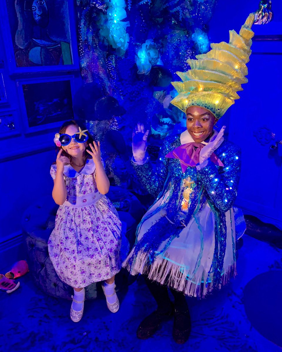 “In order to be irreplaceable one must always be different.” Start the week in style with Shelly, our underwater diva and share with us your favorite quote of the day! 💫🌴💅🏾