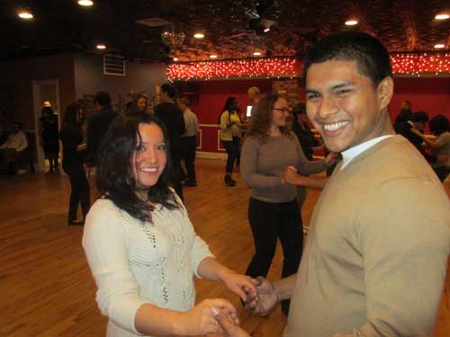 DANCEFEVERBKLYN's tweet photo. #SalsaDanceLesson for #FREE in #Brooklyn at #DanceFeverStudios. #Thursdaynight. #LearnHowtoDance #Salsa #FREESalsaClass starts at 7 pm at our 159 20th street #DanceStudio. All are welcome https://t.co/9LbAb48yUq