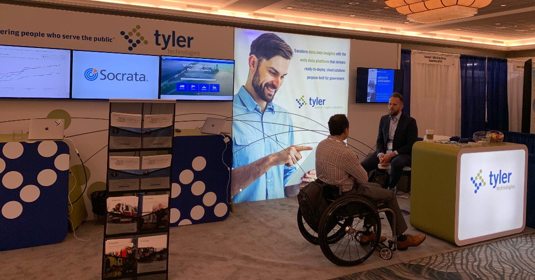 socrata's tweet photo. It's the last day to connect with a #socrata specialist at our #aashtam booth. Get a demo, enter to win a #dataacademy class, and learn more about the @tylertech #connectedcommunities vision. 

Join us at booth 402!  #transportation #AASHTO @aashtospeaks https://t.co/v4fYPpLq01 https://t.co/ReNn8nMNZ9