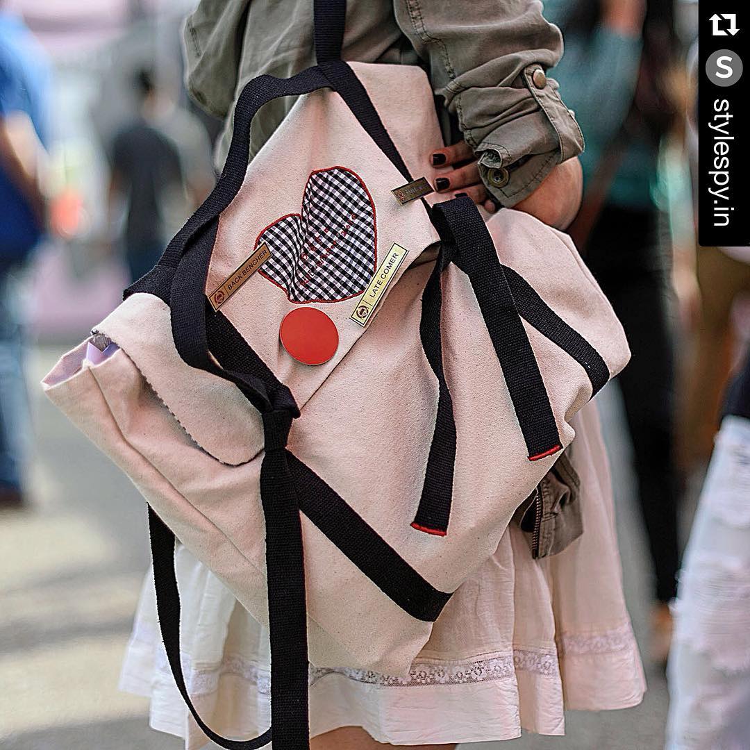 ilovepero's tweet image. Every season while putting together the #presskitsofpero, we take care that not even a single element is wasteful. Over these #10yearsoflove we got numerous pictures of these bags being used and becoming a part of their daily lives. 

#10yearsofpero #presskitsofpero #peroarchives