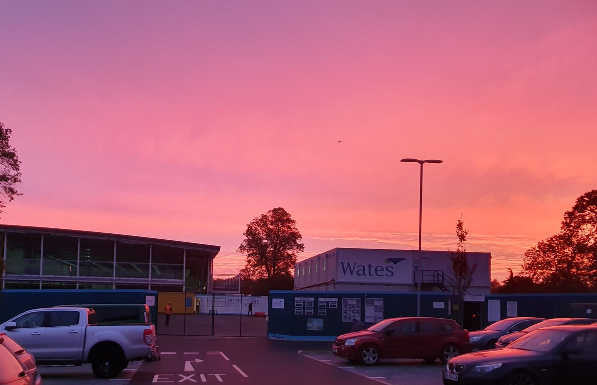 TiletecGroup's tweet image. Sometimes the struggle of an early Monday morning is helped with a good sunrise.  Back on site today working with @WatesGroup at the new Braywick Leisure Centre preparing the pool tanks ahead of us starting to #render and #tile

#ukconstruction #leisurecentre #tiling