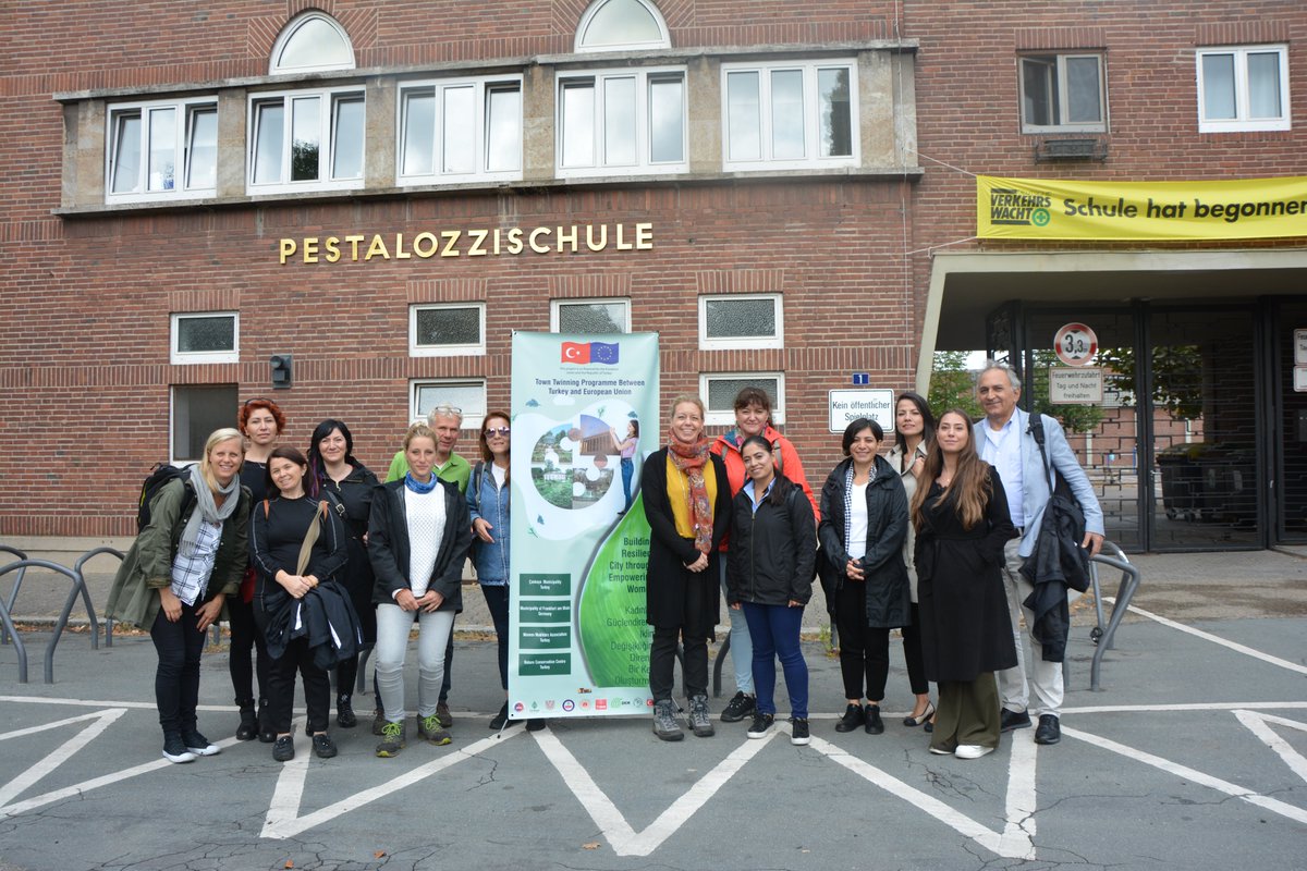 CankayaAB's tweet photo. 22- 26 Eylül 2019 tarihleri arasında Kadın Gücüyle Dirençli Kentler projemiz kapsamında "İklim Dostu Kadınların Frankfurt Ziyareti" gerçekleştirilmiştir. @YereldeAB @AlperTasdelen06 @cankayabelediye @Stadt_FFM #yereldeab #towntwinning #sehireşleştirme #iklimdeğişikliğiilemücadele https://t.co/G3GX4yZlDL