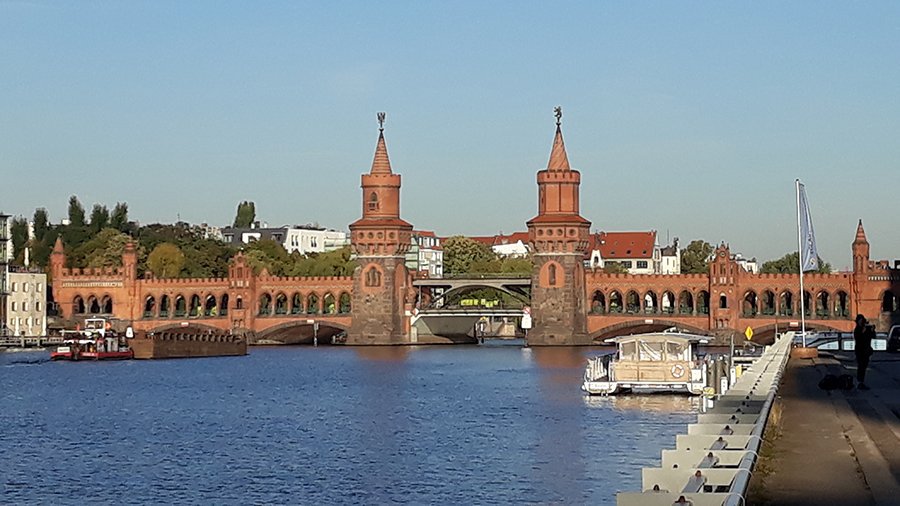 Our trusted colleague and partner, Christina Gottschau, who is pivotal in bringing Tiara's leadership model to Germany, shares how Germany's reunification anniversary raised her awareness of the women's leadership journey. 

tiaraleadership.com/tiara-blog/ger…