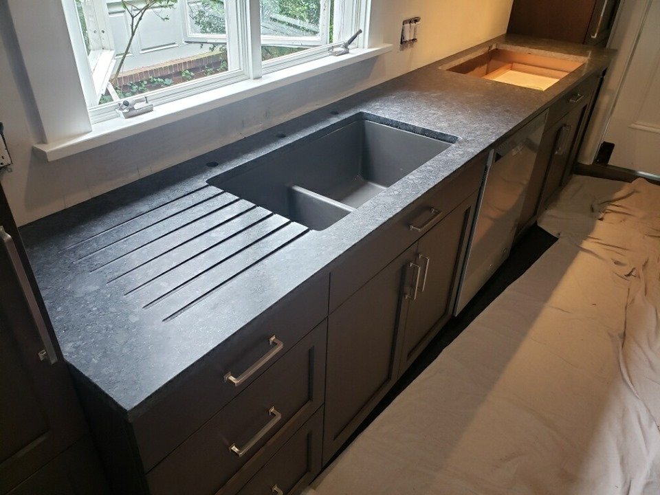 Bretonusa's tweet photo. @MCMNaturalStone using their ContourBreton NC300 K26 to produce an integrated drainboard in their custom-made countertops. For more information about the ContourBreton series email us at machinesales@bretonusa.com!
#cncmachine #cncmachined #cncmachines #cncmachineshop https://t.co/Ug16XCIznC