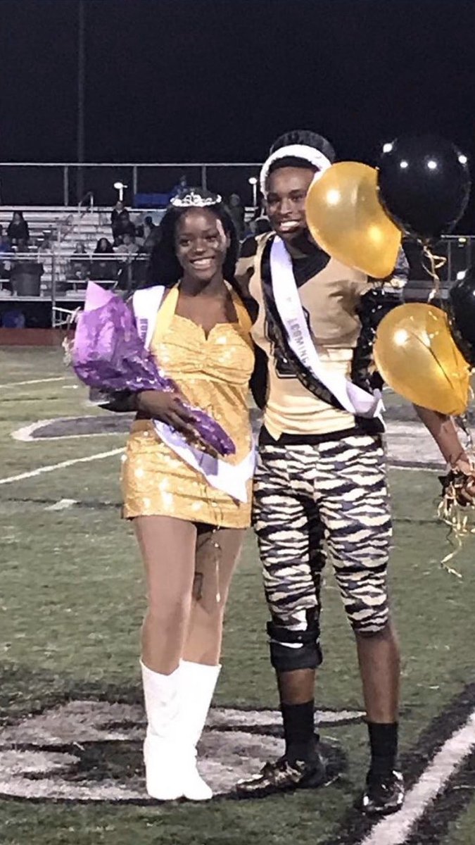 LS_stuco's tweet photo. Hoco 2019 is a wrap!! Congrats to King Felix and Queen Eghosa. Thanks to all for a great week! #tigertimemachine @LSHSAthletics @KariHarrisonLSH https://t.co/lkiHc8iKRy
