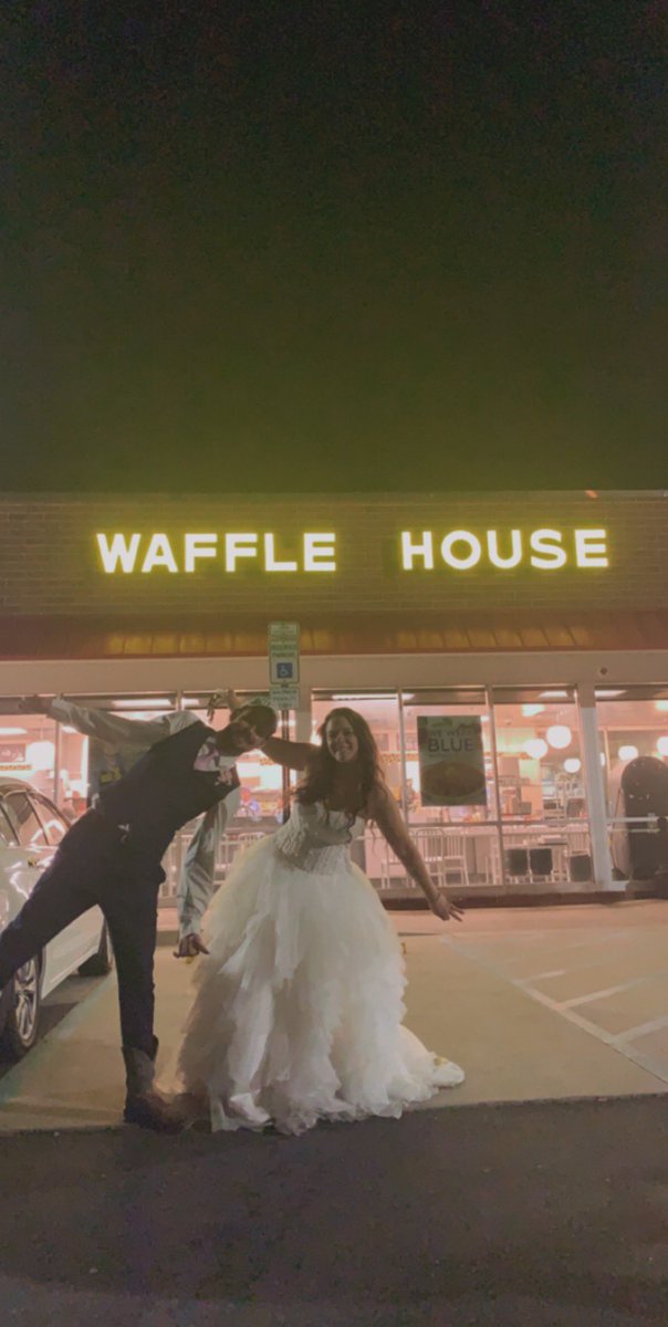 Kiki09181's tweet photo. 💛💛 #afterpartyatthewafflehouse #bridesrequest @WaffleHouseNews @WaffleHouse https://t.co/HbyRgzC1Qn
