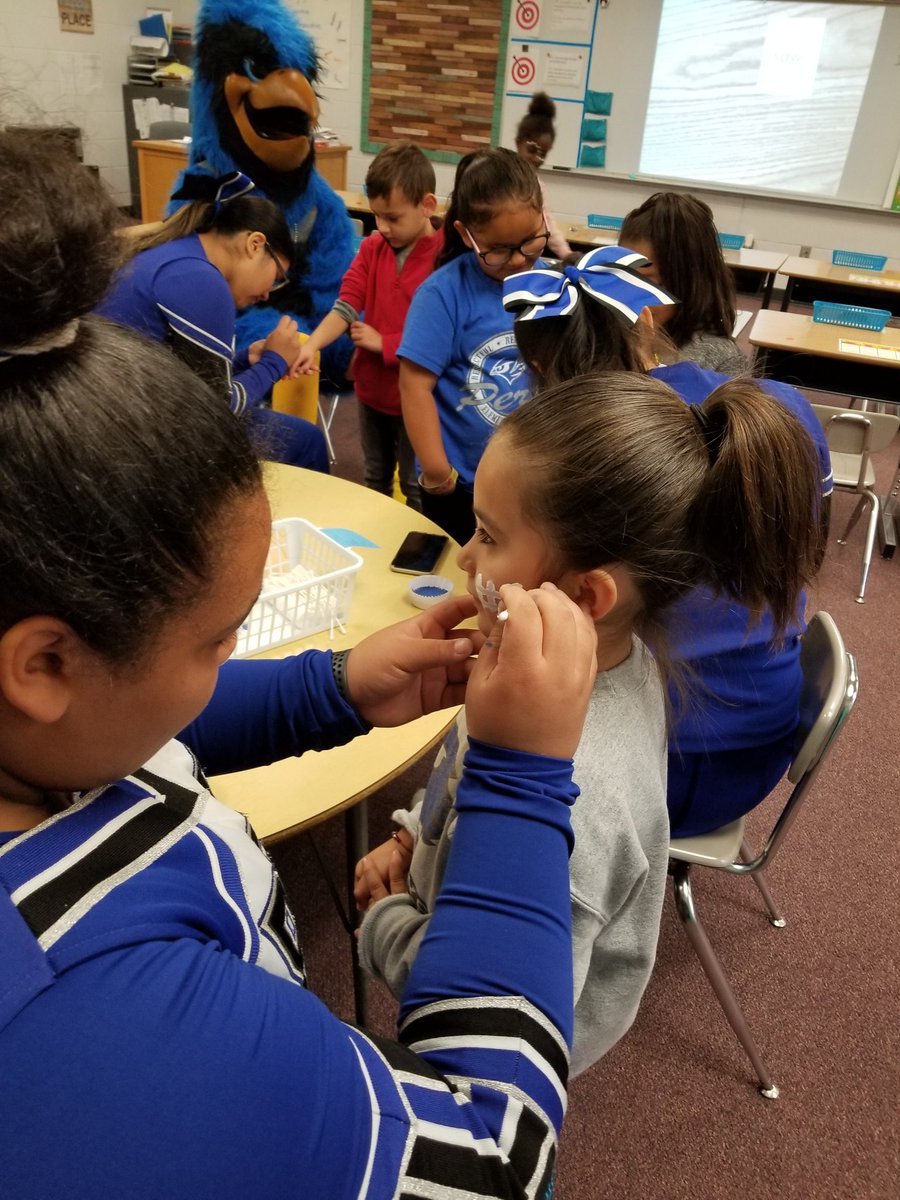 PerryElemEL's tweet image. Thank you @PHSFBcheer for visiting! #Homecoming2019 #PerryBluejays