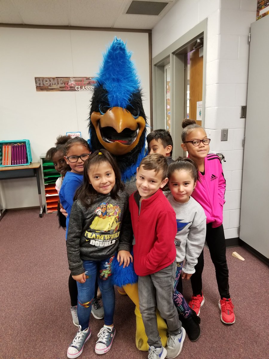 PerryElemEL's tweet image. Thank you @PHSFBcheer for visiting! #Homecoming2019 #PerryBluejays