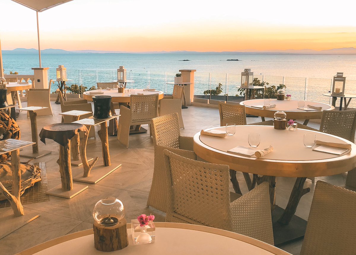 Última setmana de la temporada 2019 per gaudir d’un sopar gastronòmic amb aquestes vistes! 🌅🍴🍷
#elsbrancs #hotelvistabella #aRoses #inCostaBrava #empordà #gastronomia #dinnerwithaview