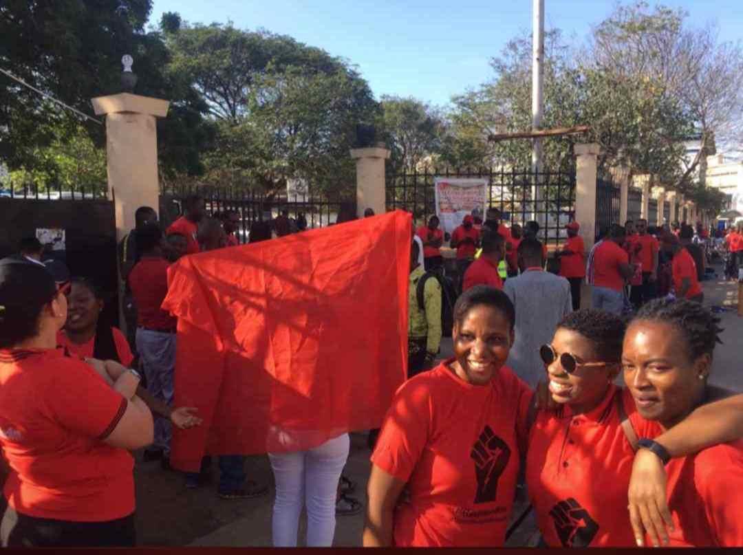 EmpowermentTv's tweet photo. Live Pictures from the Demonstration Ground - Makola #ReformLegalEducation #OpenUpLegalEducation #YETVTrending https://t.co/NH7hj1v6ku