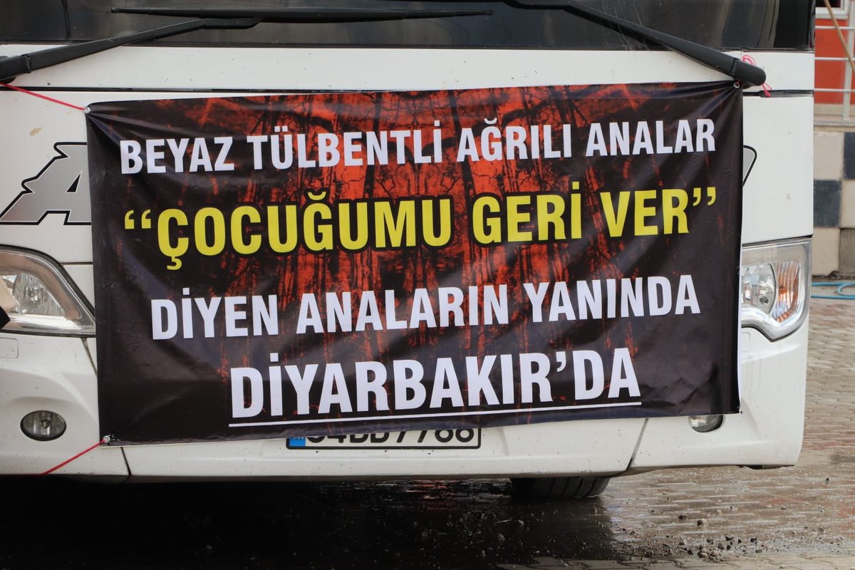 SavciSayan's tweet photo. Beyaz tülbentli Ağrı’lı Analar Diyarbakır’daki analara destek için yollarda...
Muhteşemsin Ağrı... https://t.co/x0ZhSY9Io2