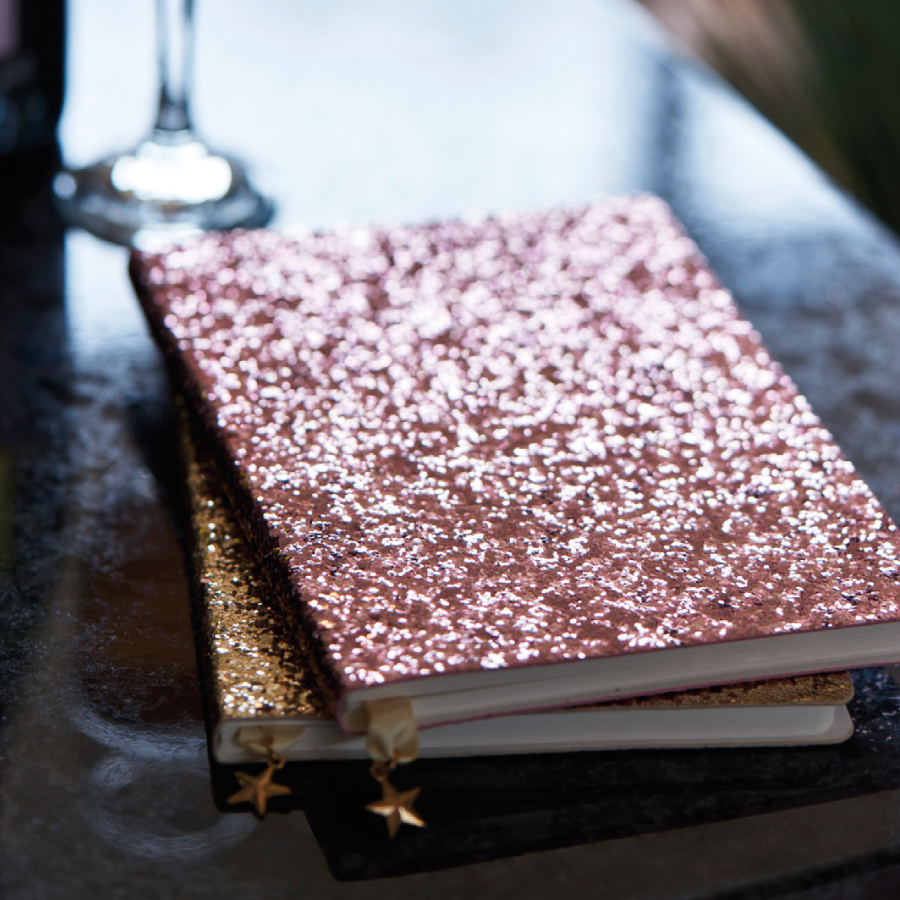 Set your sparkle filter to maximum and welcome some extra glamour to your stationery with these luxury pieces, with an abundance of sequins, foils and metallics.

gostationery.net/collections/al…

#Glitter #Sequin #Stationery #Notebook #October #Autumn