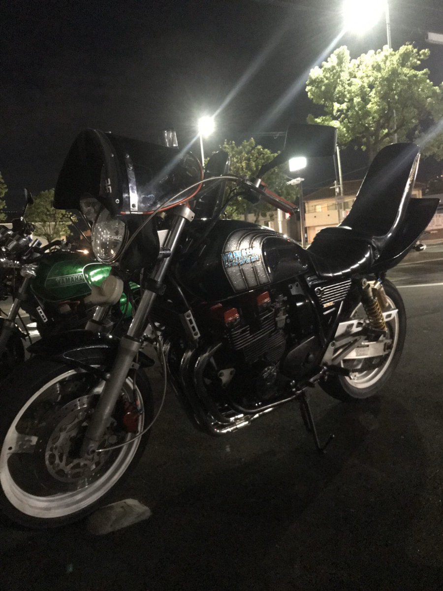 XJR79862276's tweet photo. #xjr売ります！
車検2年後の9月まで、
不具合エンジンカタカタ音
フロントディスクしゃりしゃりのみ

cbxはんxホルダーxワイヤー
カルッチ、ワルツ機械シリアル番号入り
風貌外装オールペン
安くわ売りませーんよろしくデース！ https://t.co/ToGZQdT2Km