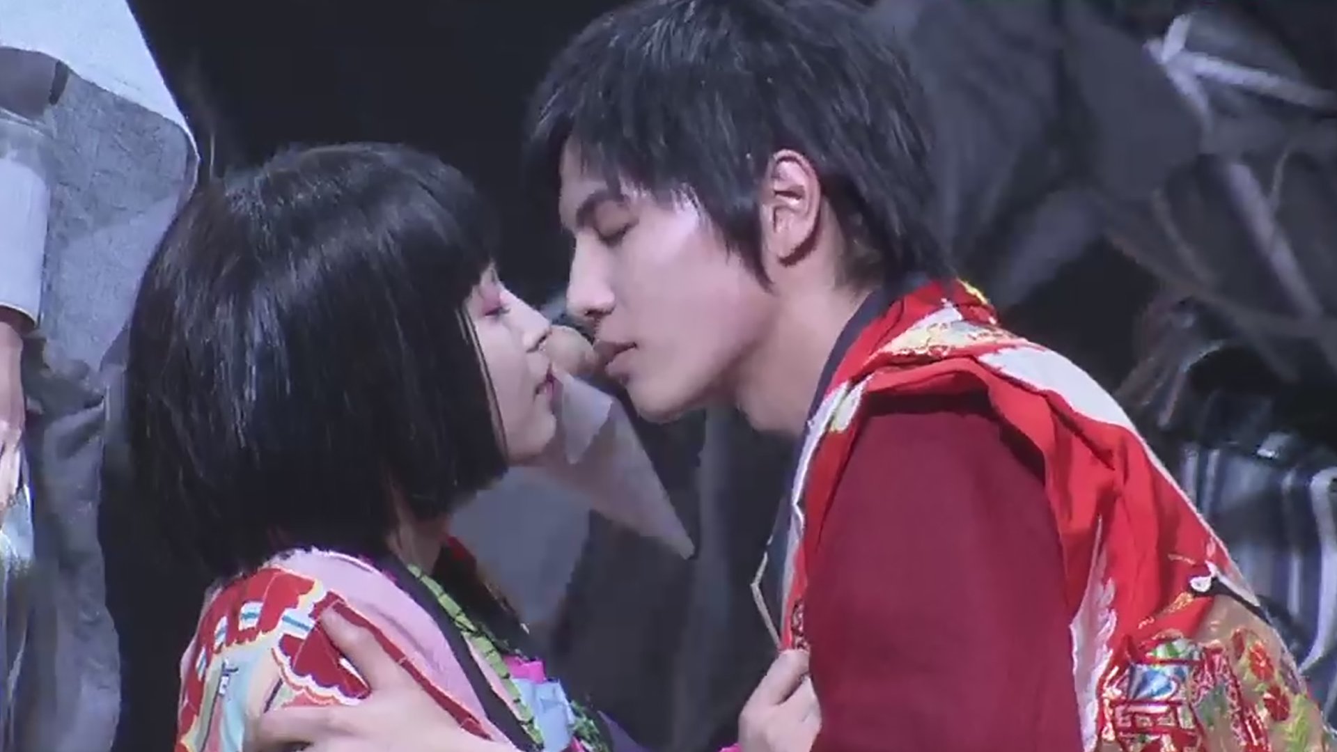 広瀬すずキス  / X