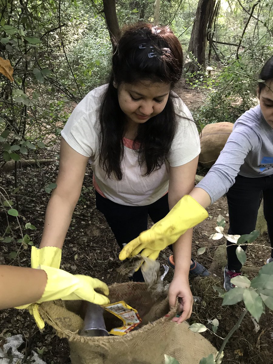 PloggaIndia's tweet photo. Here's a visible impact of #plogging at Sanjay Van. We jogged and picked up trash, burnt calories, and understood the impact of our consumption on the environment. Guys, please rethink how and what you consume @FitIndiaOff @KirenRijiju @unhabitatyouth @abelcaine @UNESCO_MGIEP https://t.co/AbMjNZeav8