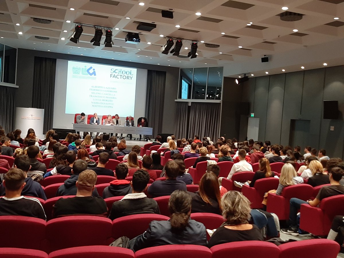 SaraccaMancini's tweet photo. Super attenti oggi al @ccuitorino gli studenti al lavoro sulla figura dell'imprenditore. Che non è (solo) colui che fa impresa, ma che fa della sua vita una impresa. 
Parte la #schoolfactory realizzata dal @GGI_Torino Ufficio Scuola @UITORINO e #GruppoFirigentiFiat #Uisocial https://t.co/bcwL4Iezkb