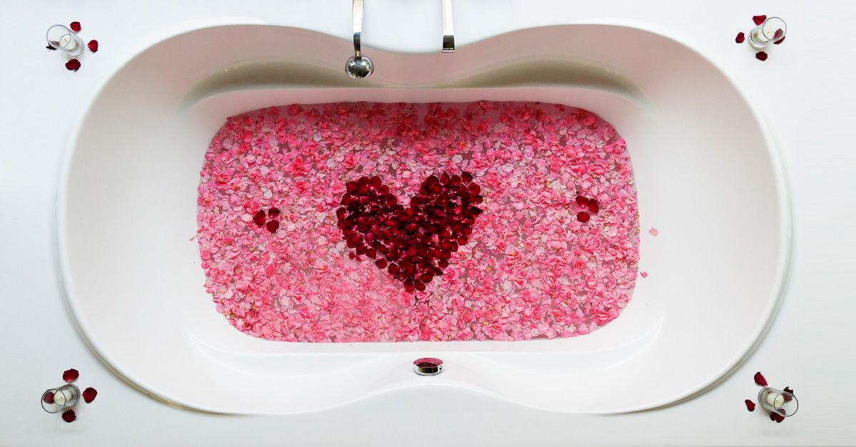 ZestHolidaysSA's tweet photo. It’s not often you will hear us excited about one, but today (7 October) is Bathtub Day.
More info https://t.co/0MQqW2kFkZ
#BathtubDay #DidYouKnow #NowYouKnow #BathOrShower #BubbleBath #Relax #SouthCoastKZN #HibiscusCoast #RamsgateisReal https://t.co/x9r3fOnCVi