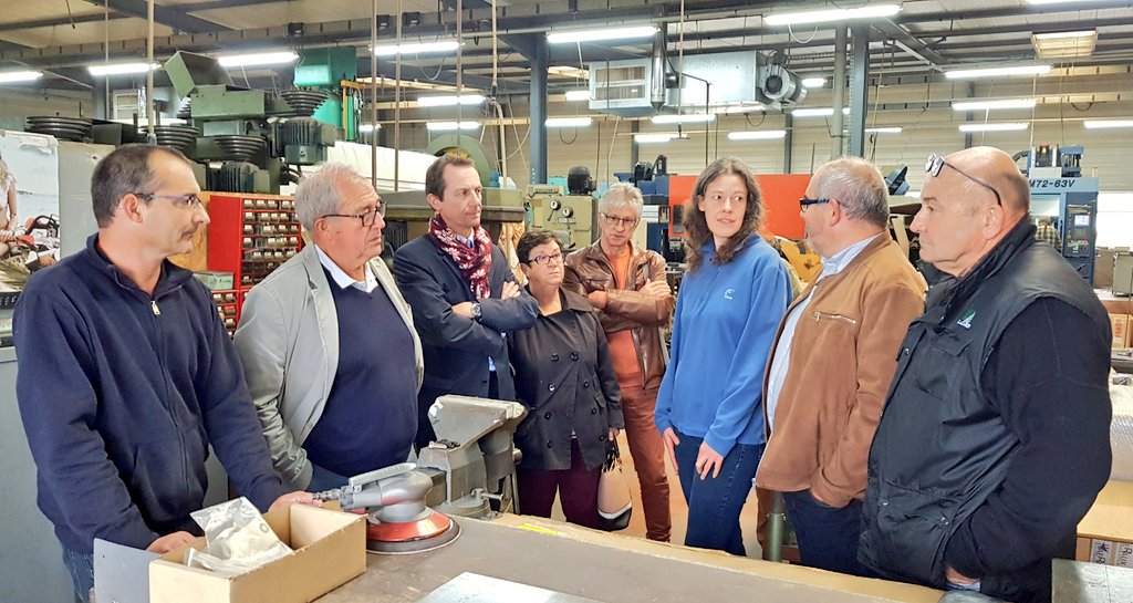 YvesBouloux's tweet photo. #SaintSavin Visite d'une entreprise d'usinage de précision pour l'aéronautique "AMCP" avec le Maire et les élus. Les difficultés de recrutement sont prégnantes. Il faut encourager l'économie de proximité dans nos territoires ruraux. https://t.co/0VjmtGGuv6
