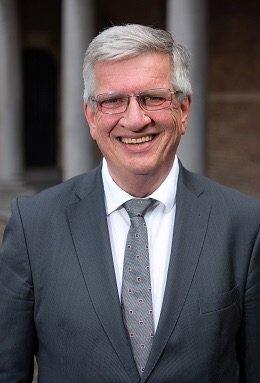WouterKolff's tweet photo. Onze gemeentesecretaris Martien van der Kraan gaat per 1 december een nieuwe uitdaging aan in @GemeenteDelft. Ons college betreurt zijn vertrek, maar gunt hem deze mooie kans dichtbij zijn geboorte- en woonplaats. Veel dank voor alles wat Martien betekende voor stad en regio! https://t.co/fKjMUZwnZc