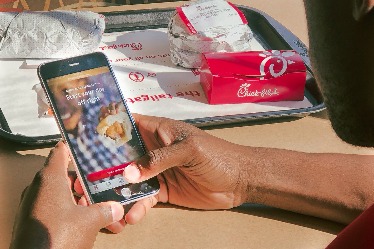 ResearchCFA's tweet image. It's #MobileMonday today!🙌🏾 Place a mobile order on your Chick-fil-A® app today, 10/7 and we'll load a *FREE TREAT* to your app by 10/14!📲 Happy Monday!! #ChickfilAResearchTriangle #CFAOne #CFAMobileOrder #FreeTreat #chickfila