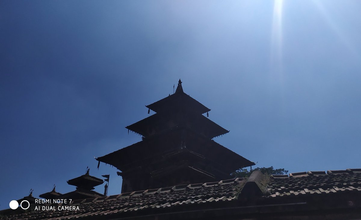 nirjalaa_'s tweet photo. काठमाडौंको एक आकर्षक टुक्रा 🇳🇵
#talejubhawani 😍
#redmishot 📸🤙 https://t.co/pVy1XFVFJw