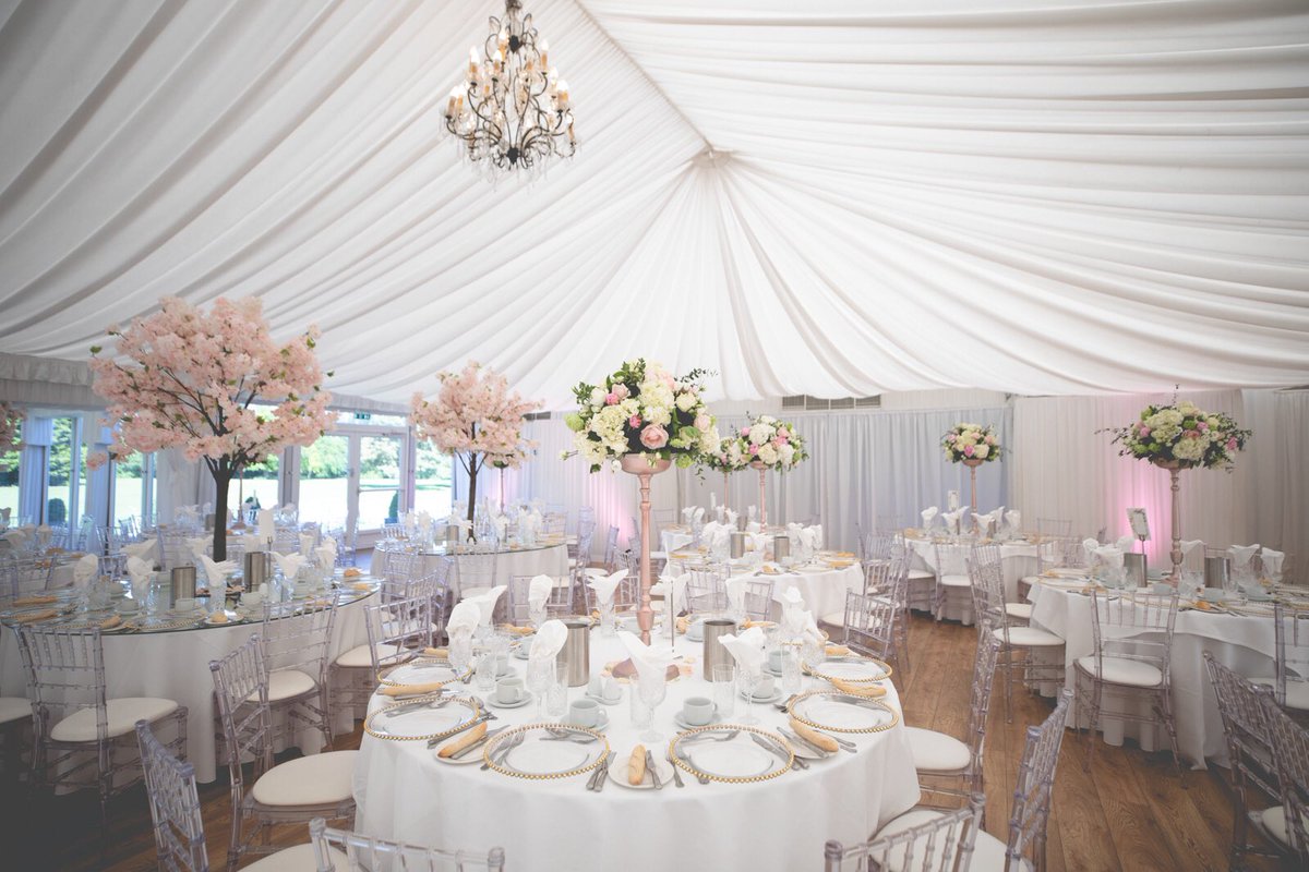 Our gorgeous flower arch complimented <a href="/Mirandalife/">Miranda Athanasiou</a> and <a href="/JulioGeorgiouPT/">Julio Georgiou</a>’s head table perfectly 🌸 Photos by <a href="/EvagorasPhoto/">Evagoras Mandrides</a> 📸 Decor by <a href="/WeddingLounge_/">The Wedding Lounge</a> ✨