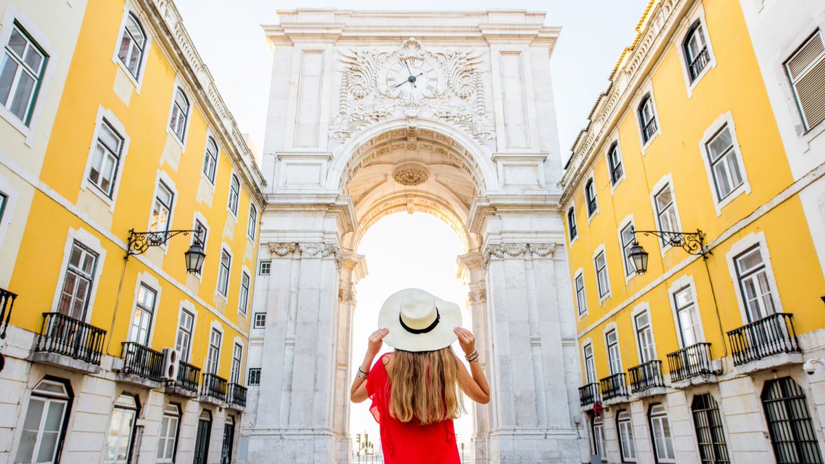 JorgeCarmo9's tweet photo. #Portugal #Europe #tourism #news 🇵🇹🇪🇺☀️ Portugal records highest tourism growth in Europe. Research conducted by the World Travel &amp; Tourism Council has revealed that, in 2018, 1 Euro in every 5 Euros generated by the Portuguese economy came from tourism.   https://t.co/nRm509zjeB https://t.co/pqWRxHhvBa