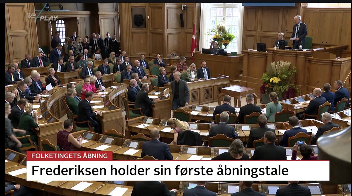 BBS_Lighting's tweet image. At the opening of the Danish Parliament they used
- 2 CBL 1s +
- 12 Pipeline 4 Banks

Lighting Designer Jakob Holst says:

&quot;I use Pipelines because they have a small footprint, can be placed almost anywhere, they make a beautiful lighting and there is enough of it&quot; 

Thanks Jakob