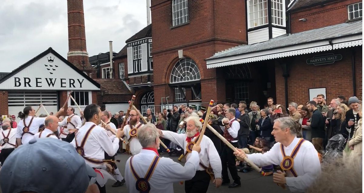 Harveys1790's tweet photo. Thank you to everyone who stopped by the brewery for 'Dancing in the Old' on Saturday! 🍁
Special thanks to the Morris Dancing teams, Bonfire society members on the bar, & our own Edmund Jenner & Robin Thorpe for organising. 🙌
Until next year... #oldisback #inwiththeold #oldale https://t.co/hz1FYW72kE
