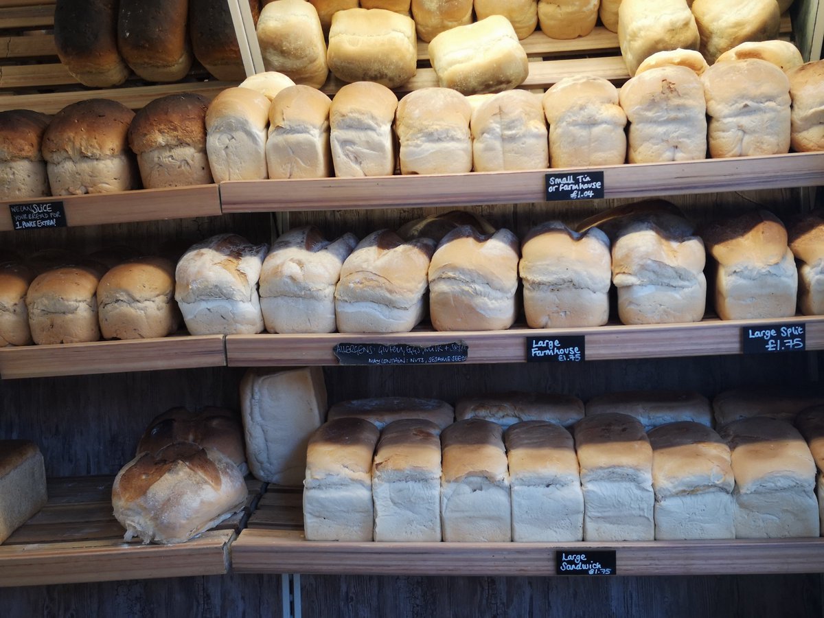 It's the weekend! How about trying some freshly baked bread from Paul's Bakery? Or perhaps one of their delicious pasties for the perfect autumn lunch? Who could say no to that?
 #VisitSeaton #IndependentSeaton #TheRightRecipe