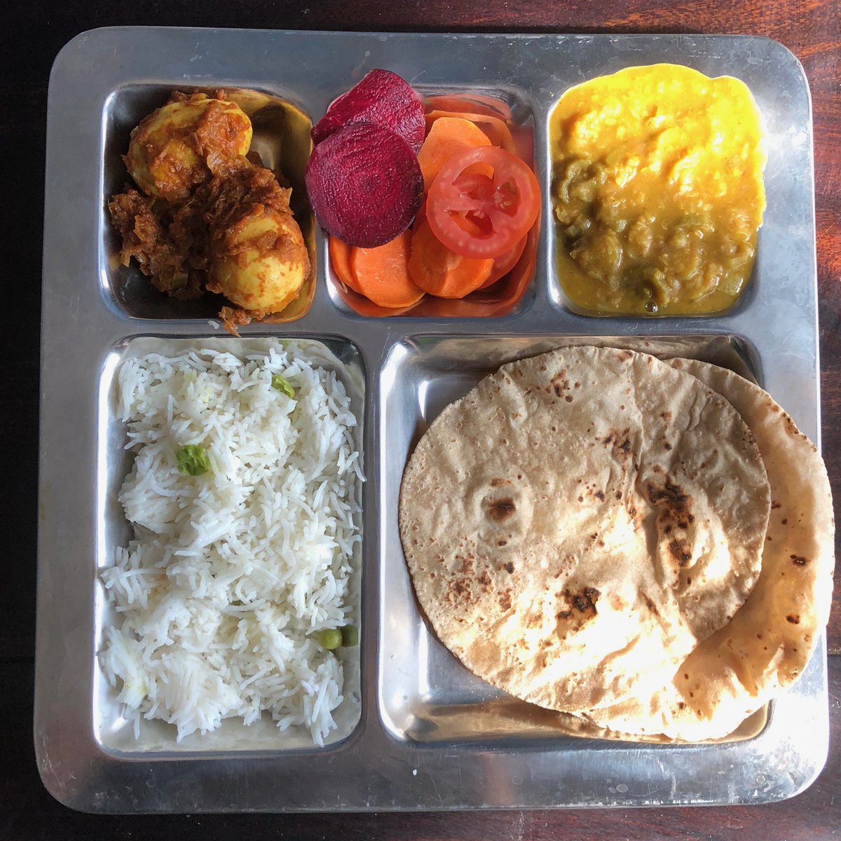 indiawithjess's tweet photo. Home cooked Indian food takes a bit of prep compared to convenience foods but is always worth it.
The colors of simple Indian food always
#indianfood #homecookedfood #desikhana #desifood #desicook #indiancooking #indianrecipes #roti #indianvegetarian #daal #rice #roti #curry https://t.co/xkqZT8yOEO