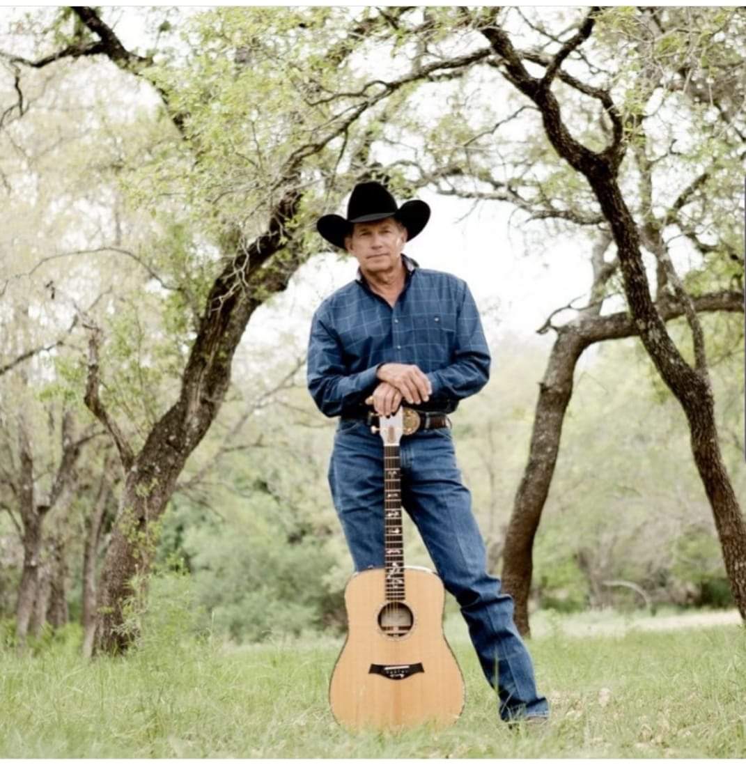jonj8190's tweet photo. George strait https://t.co/DndEA9d8tF