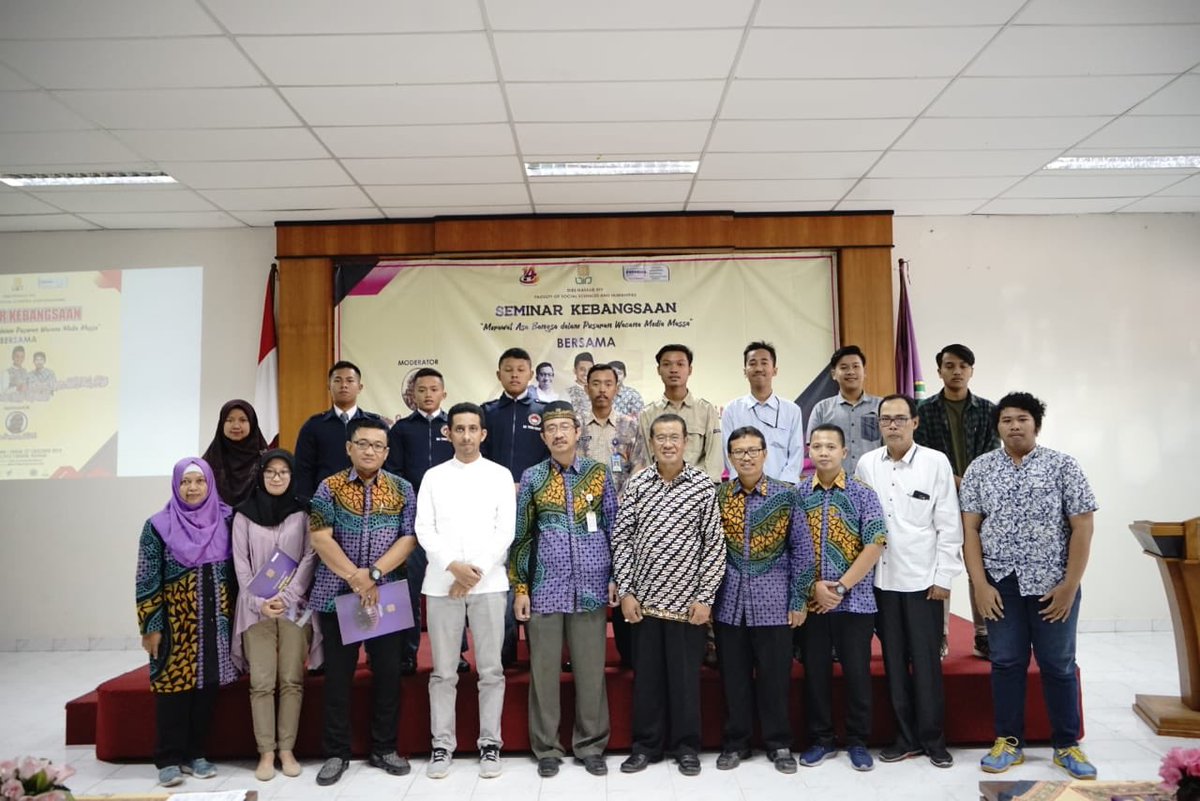Husen_Jafar's tweet photo. Kekuatan kita adalah imajinasi kebangsaan bahwa kita satu bangsa: INDONESIA.

Maka, saatnya sadar dan membentengi Indonesia. Mari hadir di Youtube &amp; medsos dgn konten yg mempersatukan &amp; mencerahkan.

Makasih FISHUM UIN Jogja. https://t.co/vpsgDJDEK8
