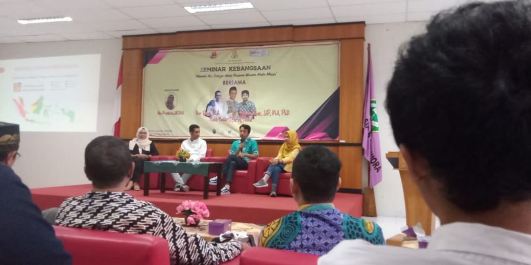 Husen_Jafar's tweet photo. Kekuatan kita adalah imajinasi kebangsaan bahwa kita satu bangsa: INDONESIA.

Maka, saatnya sadar dan membentengi Indonesia. Mari hadir di Youtube &amp; medsos dgn konten yg mempersatukan &amp; mencerahkan.

Makasih FISHUM UIN Jogja. https://t.co/vpsgDJDEK8