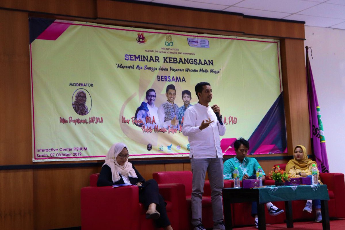 Husen_Jafar's tweet photo. Kekuatan kita adalah imajinasi kebangsaan bahwa kita satu bangsa: INDONESIA.

Maka, saatnya sadar dan membentengi Indonesia. Mari hadir di Youtube &amp; medsos dgn konten yg mempersatukan &amp; mencerahkan.

Makasih FISHUM UIN Jogja. https://t.co/vpsgDJDEK8