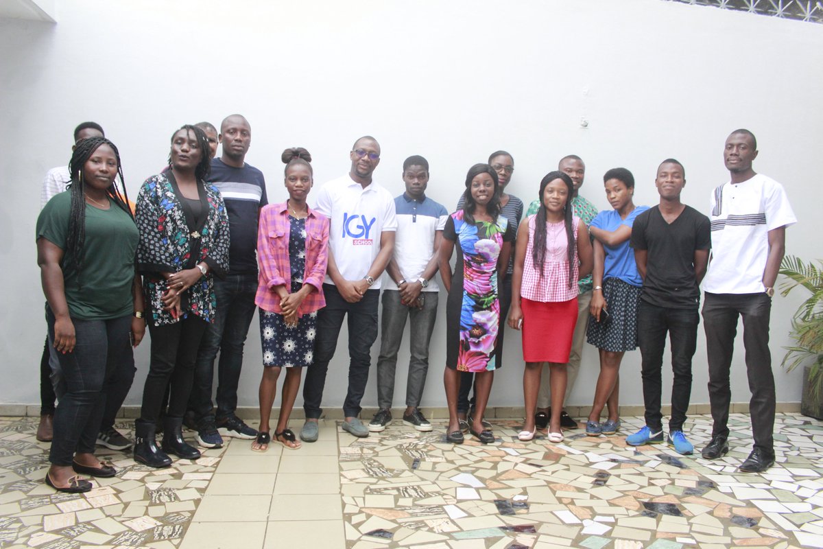 #CaféComMédia. 
2h d'échanges et de partages d'expérience. Pour les participants, il faut bâtir une audience solide. Seule garantie de rentabilité pour les #médias en #CotedIvoire. La recette : la production de contenus de qualité, digestes et proches des lecteurs #CivPresse