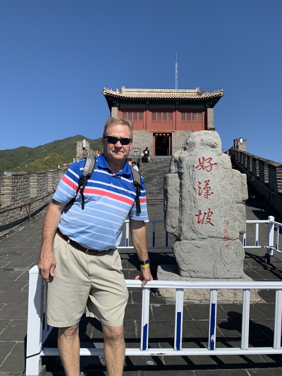 tim_schlosser's tweet photo. We made it, the top of the Great Wall of China!!! https://t.co/woTj1CN2Hs