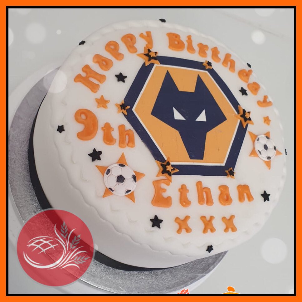 An appropriate cake to start the week following the results at the weekend 🙂 (a good weekend for all our local teams 👍🏻) #wolves #westbrom #villa #bespokecakes #cakery #footballcake #westmidlands