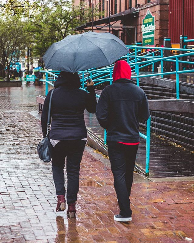 I always found the rain very calming.
.
.
#umbrella #umbrellastreet #umbrellacouple #rainyday #rain #octoberrain #autumn #streetcapture #streetphotography #street_photography #street_storytelling #photooftheday #photographysoul #photos_dailydose #photography #duluth #duluthmn #vi