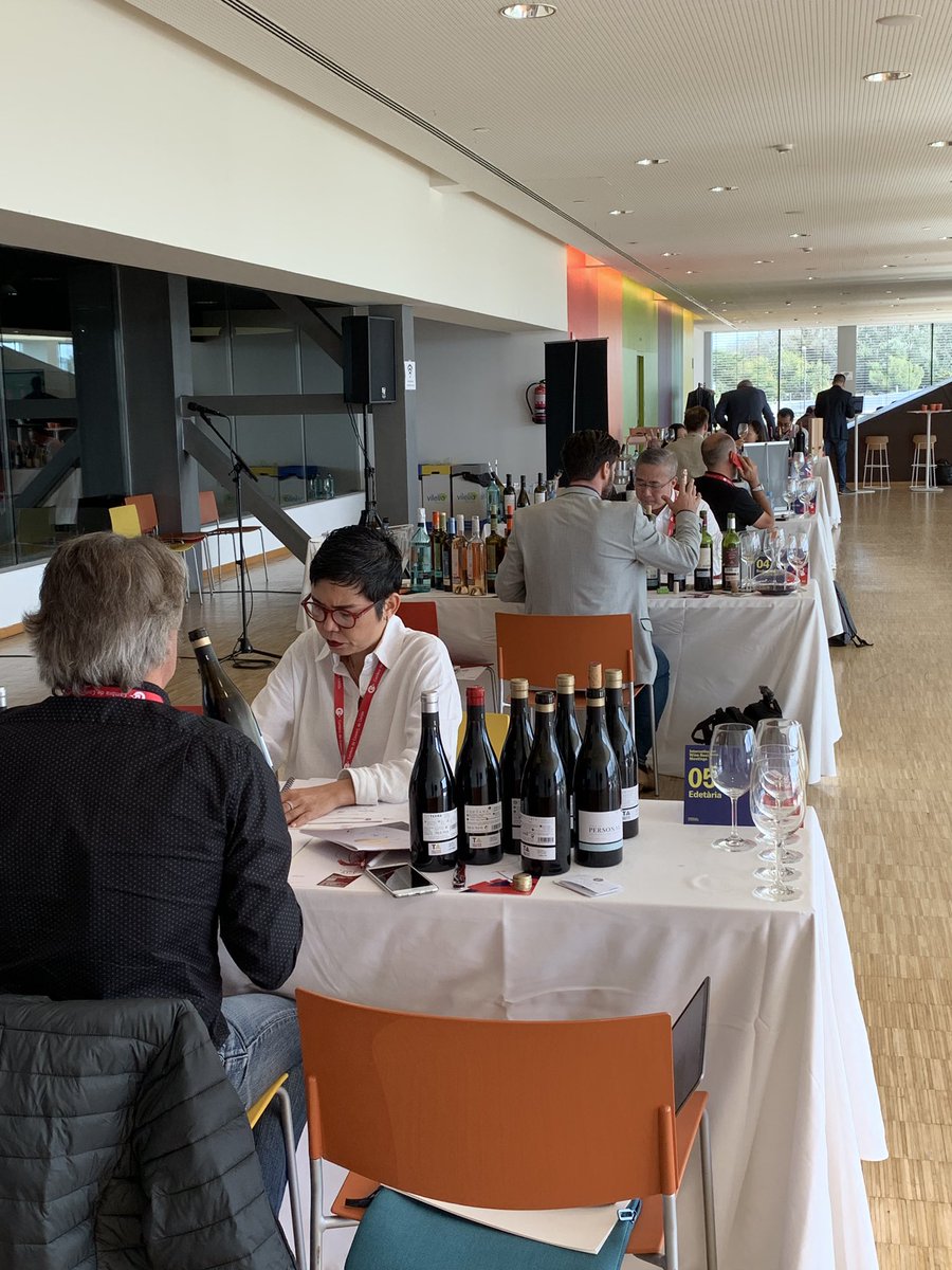 lallotjalleida's tweet photo. @cambralleida organitza una nova edició de la International Wine Business Meetings! 🍷🍷
Aquest any, ens visiten importadors de #Tailandia i #Vietnam. Welcome to #Lleida, welcome to #lallotjadelleida!
#promociodelaciutat #vi #wine #socdelleida https://t.co/OVxsXmjHm9