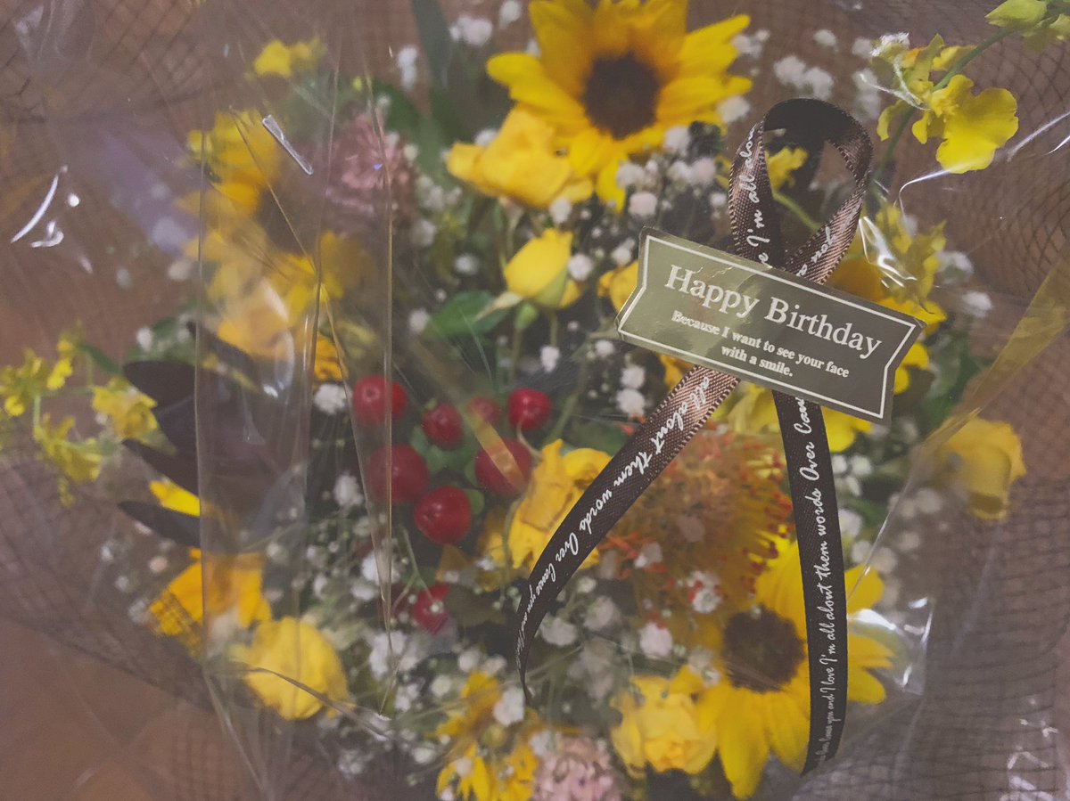 yz_egao's tweet photo. 保育園の先生方から
早めの誕生日のお花頂いた💛💐
毎年頂くけど初めての黄色系
大人可愛い〜💛
ありがとうございます
幸せな気分になれる💛 https://t.co/5S8cZbibBQ