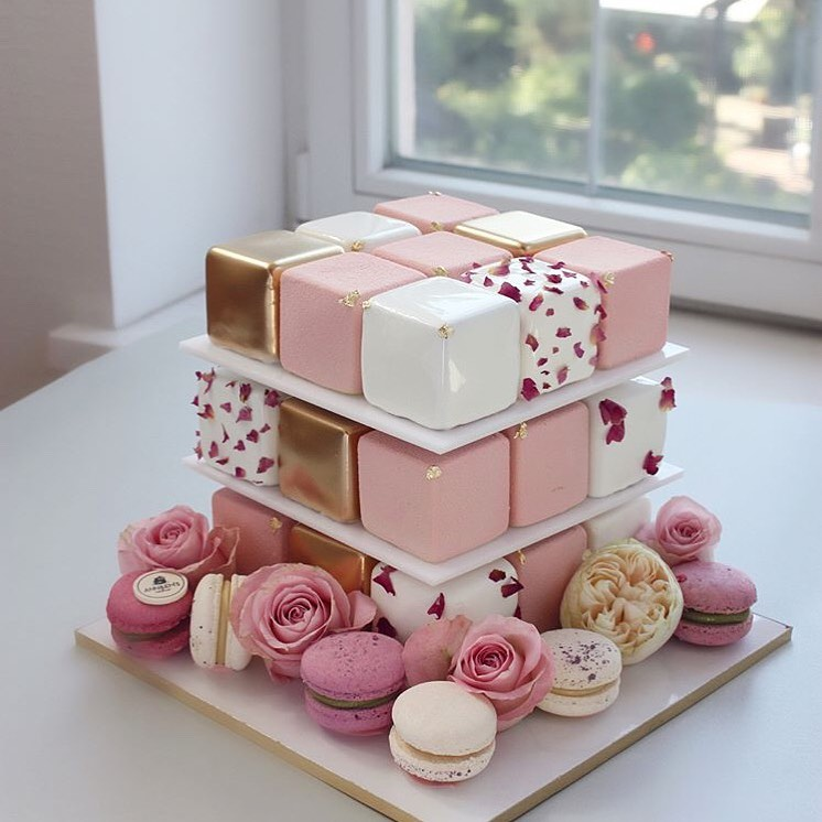 everyeventguide's tweet photo. Unique Cakes 
How cute and different is this cubed cake?! 💕

Who wants to have something like this for their big day?💍 Cake by @nivskaya
#weddingcake #weddings #cake https://t.co/cuOazXvBK7