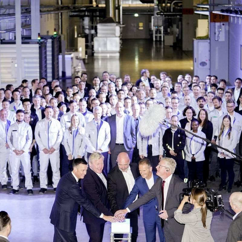 ClientesVW's tweet image. EL GRUPO #VOLKSWAGEN EMPIEZA A DESARROLLAR Y PRODUCIR CELDAS DE BATERÍA EN SALZGITTER.

Te contamos toda la información aquí👇
bit.ly/VolkswagenBate…