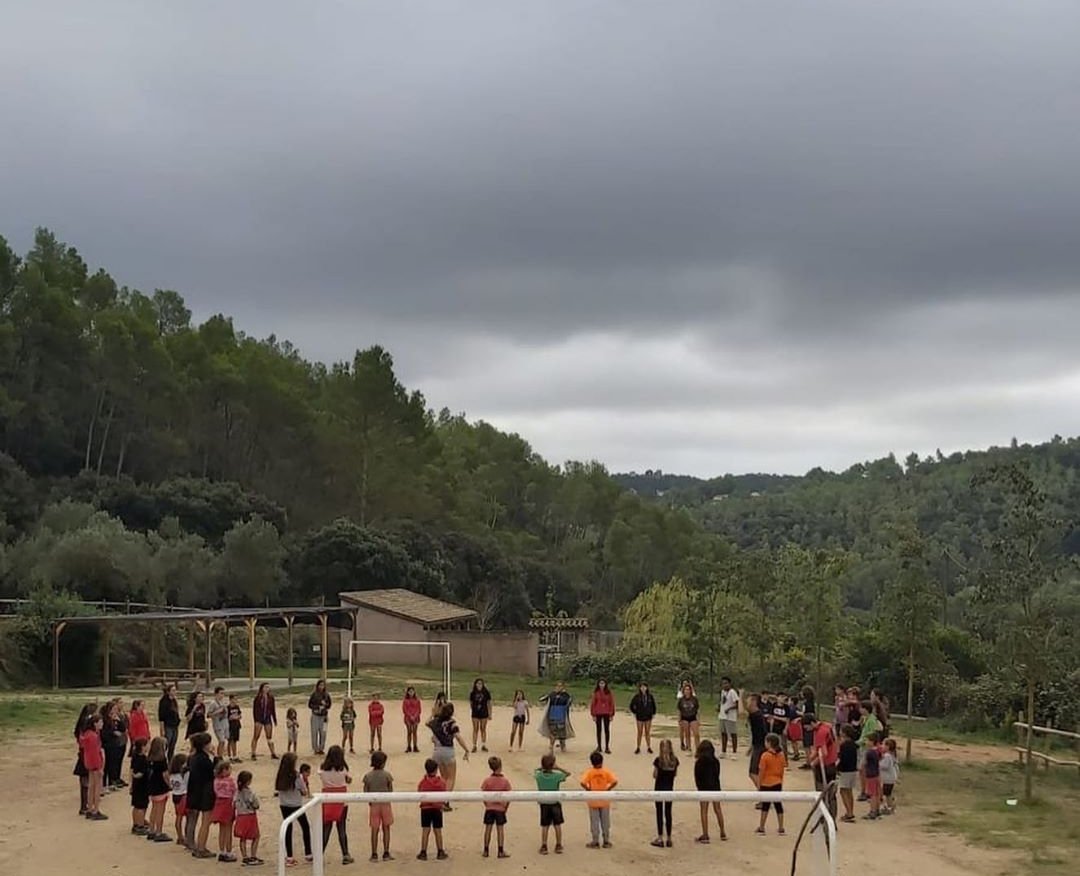 Aquest ha estat un cap de setmana de sortida de passos per a molts agrupaments. Grans dosis d'emoció pels comiats, els canvis a les unitats i molta il·lusió per començar el nou curs!
📸 <a href="/aelamulassa/">AE La Mulassa</a>, <a href="/aepaucasals/">A.E. Pau Casals</a> <a href="/caumolins/">AE Jaume Vicens Vives</a> 

#femEscoltisme #educació