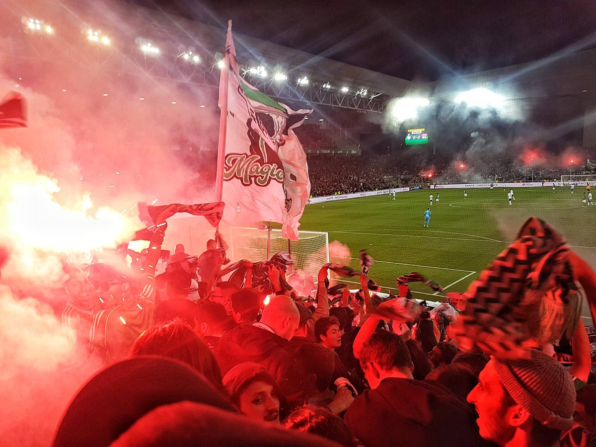 SE42_FR's tweet photo. au coeur 💚 du chaudron #ASSEOL
#SE42 #FIERTÉPOPULAIRE #SAINTETIENNE #ASSE https://t.co/aD1E9pmn72