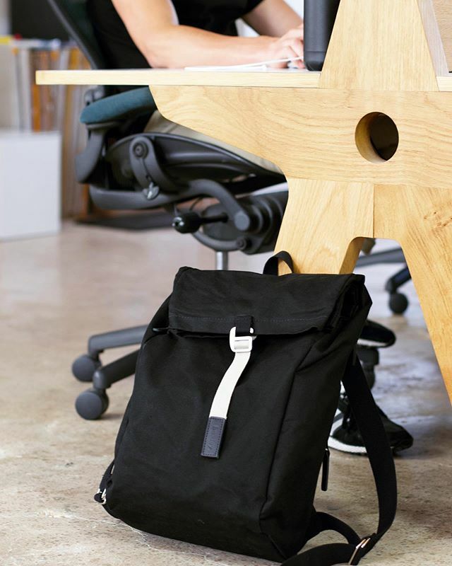 Wiweck's tweet image. RT @baxleygoods: Smart for work, suitable for play.

Batch 1 availability ends Wed 9 Oct. Who knows what Batch 2 will bring?

#baxleybegins #rolltopbackpack #britishmade #smallbatch #everydaybag #laptopbag #designagency #ux #designled #designthinking #et…