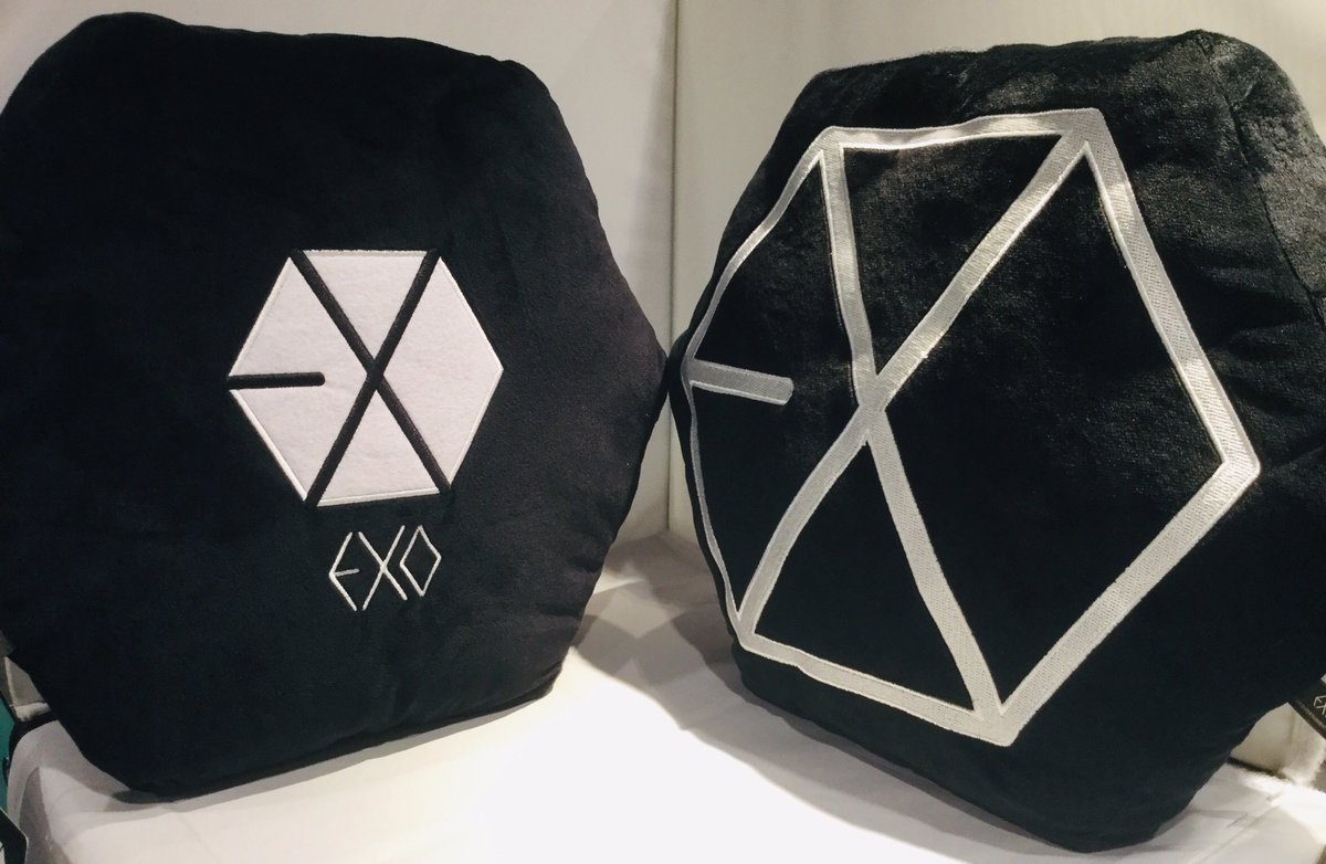 ট ইট র セガ赤羽 景品情報 Exo ロゴbigクッション1 2 3 予告 人気k Popアイドルグループ Exo のクッションがプライズ景品で展開予定 各メンバーの名前とナンバー グループロゴがプリントされているカッコいいデザインです