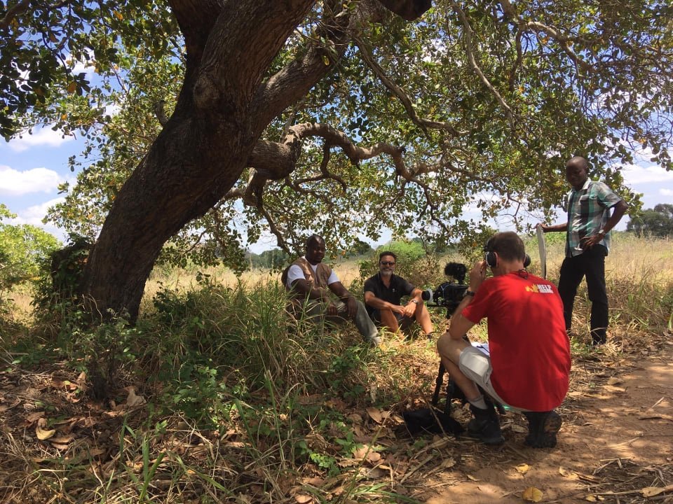 adpmmertola's tweet photo. A HELP IMAGES está a trabalhar num documentário sobre o trabalho que a @adpmmertola tem vindo a realizar em #Moçambique nos últimos 20 anos! As filmagens, que decorreram em todo o distrito de #Monapo (Província de Nampula), terminaram ontem. https://t.co/AmwPGSSUek