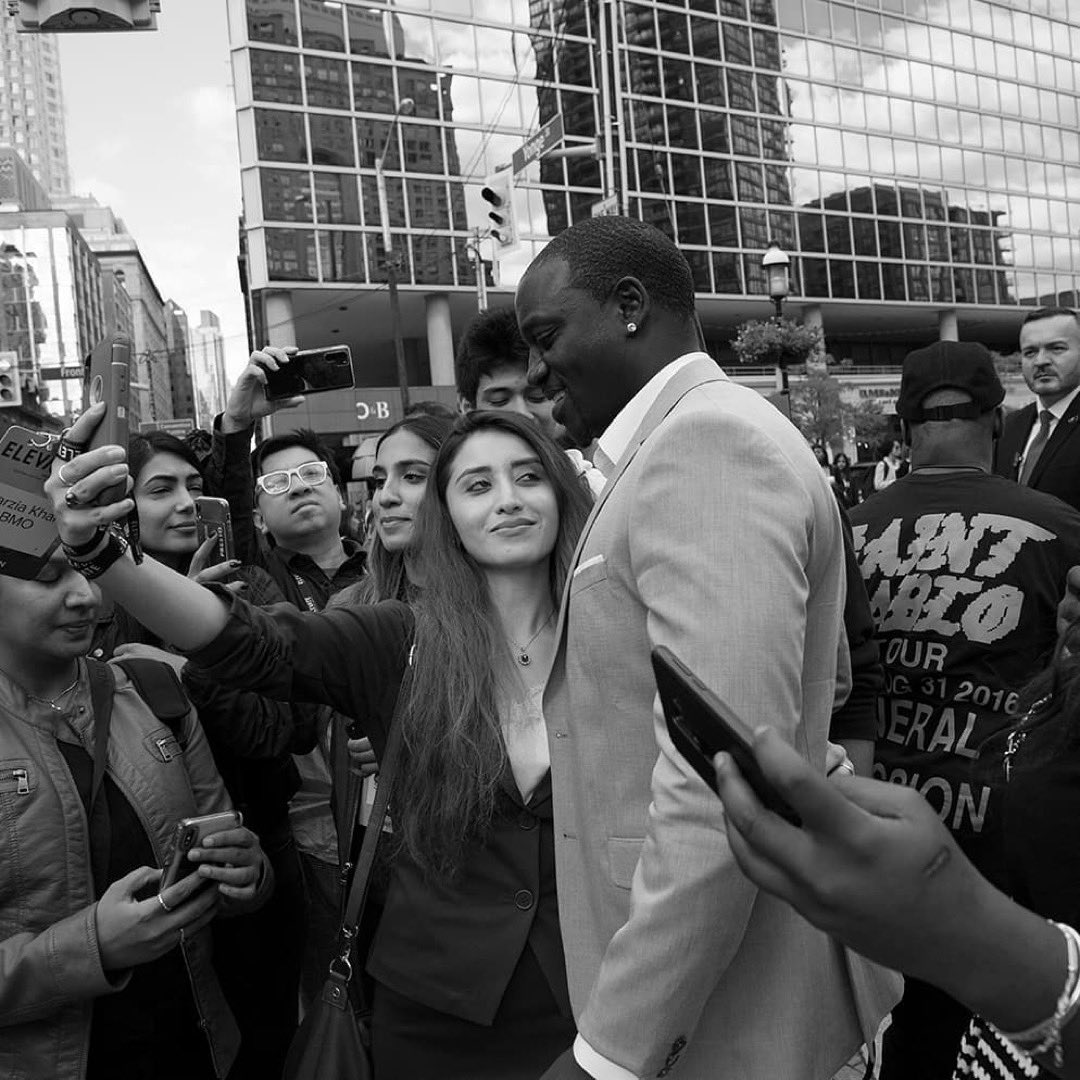AKON on X: "From @ajaniphoto Akon. A man of the people. #akon #africa  #senegal #music #technology https://t.co/bRQtmLXiG3" / X