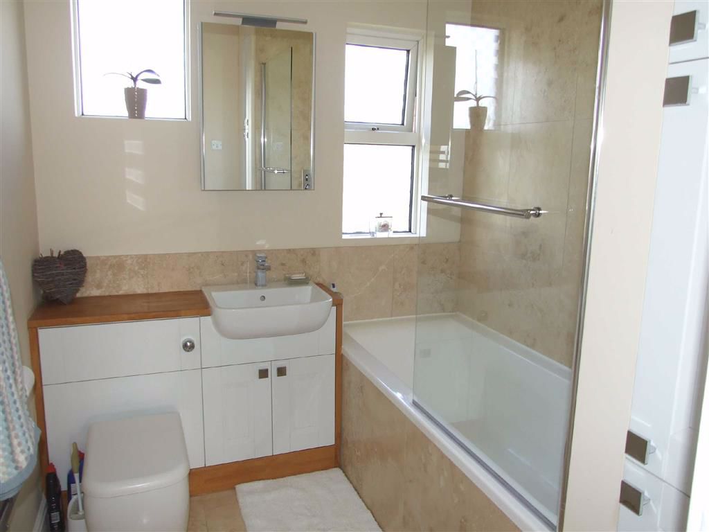 LockandKeyEA's tweet image. For Sale: Sandridge Road, Melksham | £500,000

Lock and Key independent estate agents are pleased to offer this rare opportunity to acquire this #bayfronted #detached #periodproperty set back and built in the 1900's.

Find out more &amp;gt;&amp;gt; homesinmelksham.co.uk/properties-for…

#Melksham